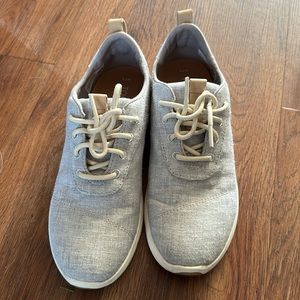 TOM’s sneakers
